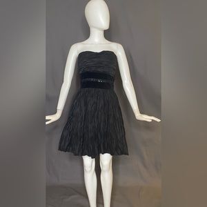 Black crinkle taffeta cocktail dress (30/25)